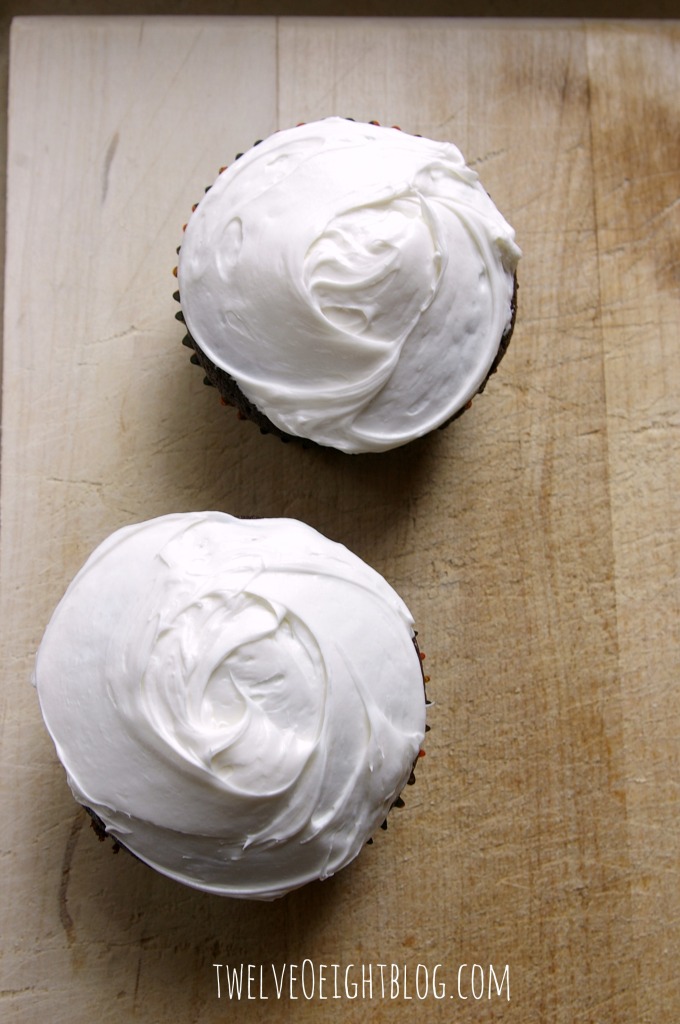 How To Make Spiderweb Cupcakes via twelveOeightblog.com #cupcake #Halloween #SpiderwebCupcake