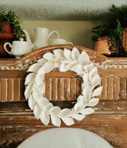 How to make an easy and cozy winter wreath!